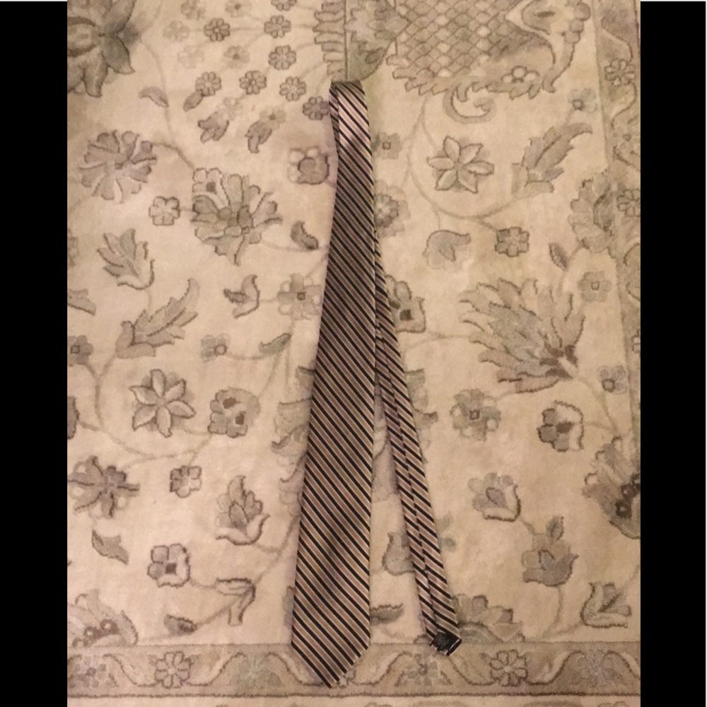 🔥FIRE SALE🔥 Nautica Black and Gold Stripe Tie